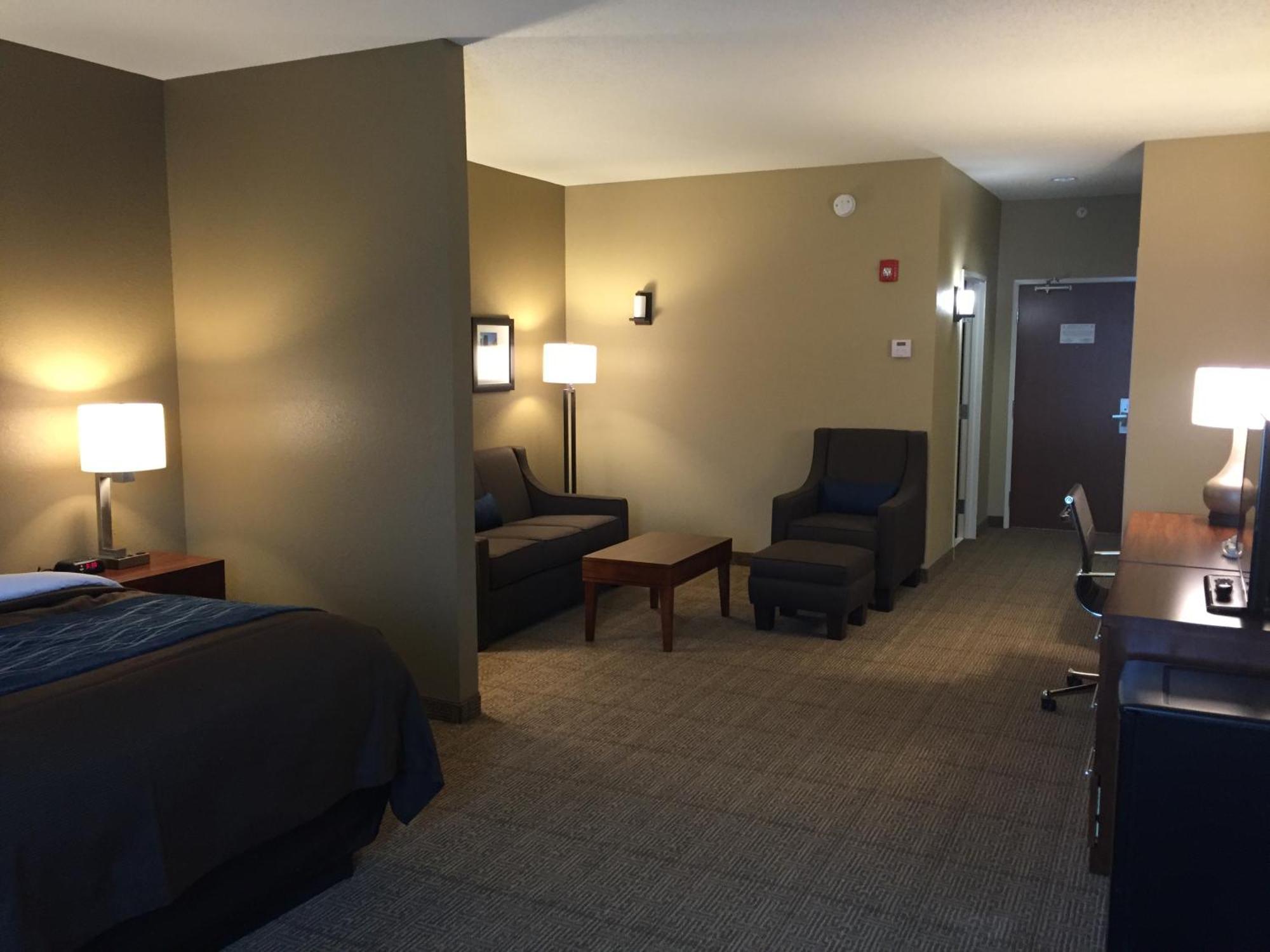 King Suite Accessible or Non-Smoking,1699063414:JPEG