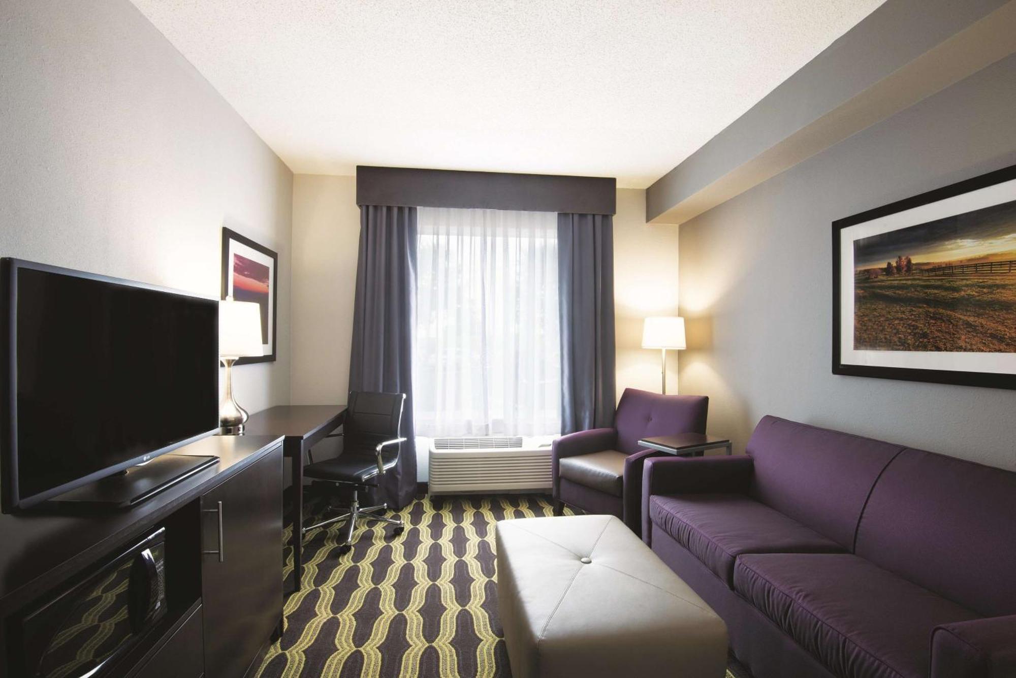 One-Bedroom King Suite Non-Smoking,1281438997:JPEG
